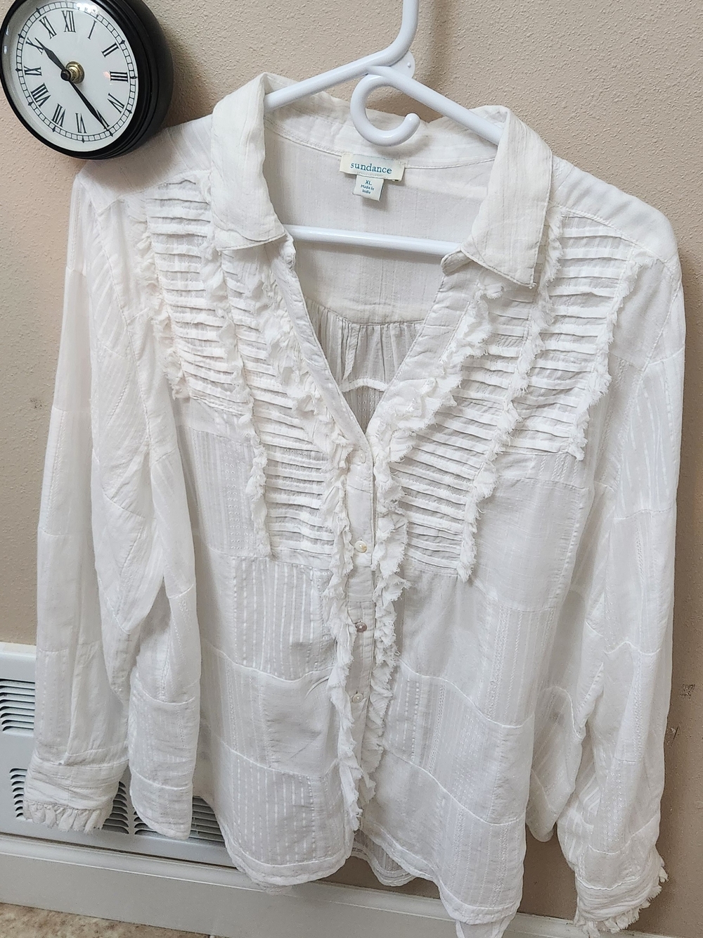 Sundance White Ruffled Button-Front Women's Blouse. XL.